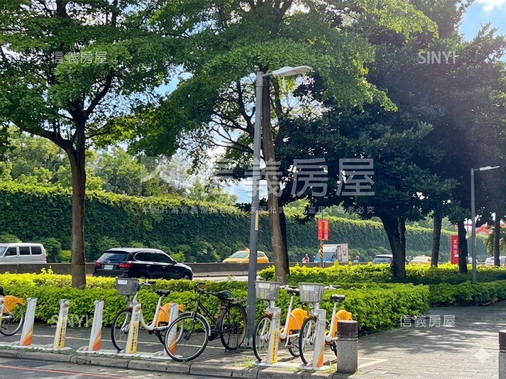 仁愛路邊間一樓～２戶房屋室內格局與周邊環境