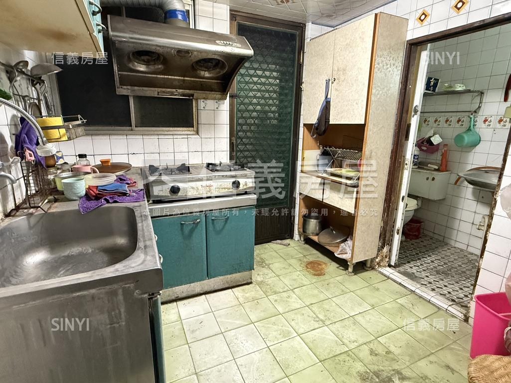 方便停車活巷便宜透天房屋室內格局與周邊環境