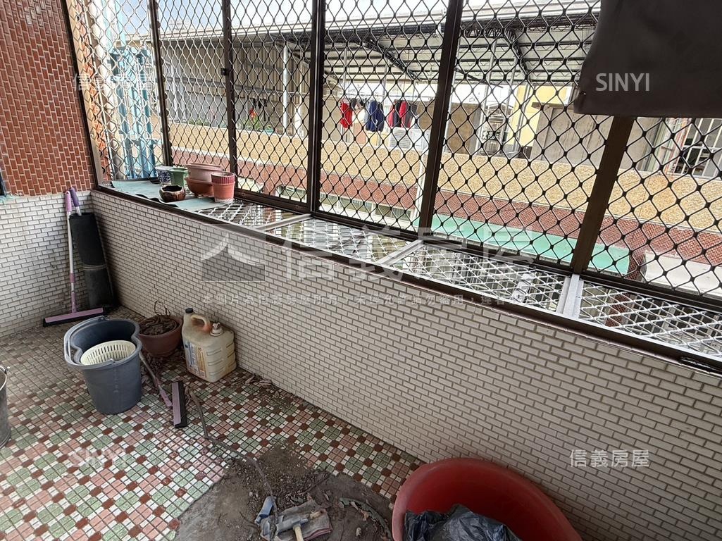方便停車活巷便宜透天房屋室內格局與周邊環境