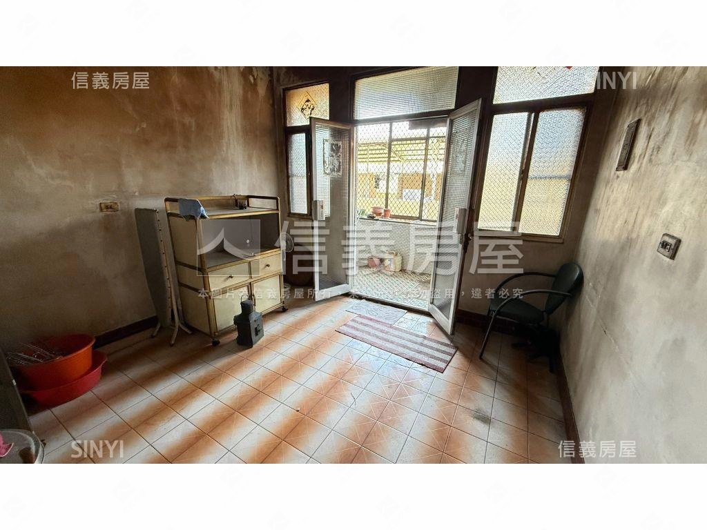 方便停車活巷便宜透天房屋室內格局與周邊環境