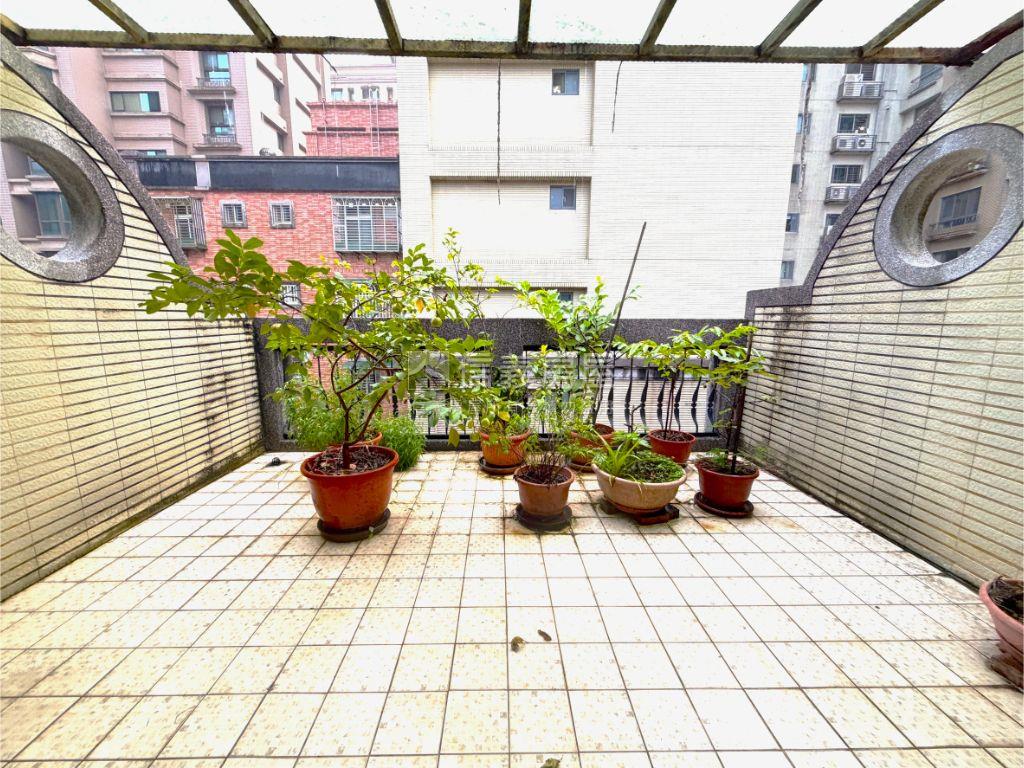 合康愛丁堡透天別墅房屋室內格局與周邊環境