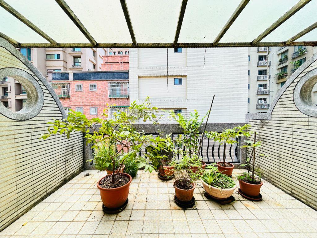 合康愛丁堡透天別墅房屋室內格局與周邊環境