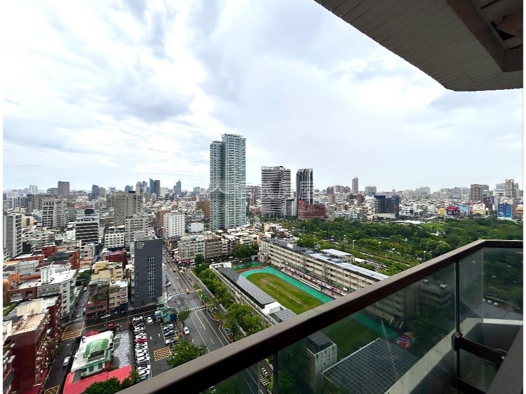 民生香榭。兩房房屋室內格局與周邊環境