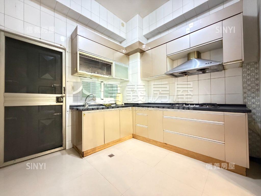 千松自在大面寬震後別墅房屋室內格局與周邊環境