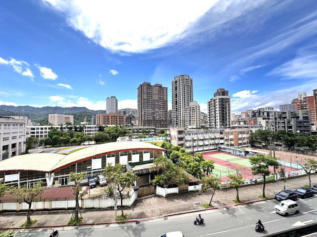 木柵國小捷運挑高美居房屋室內格局與周邊環境
