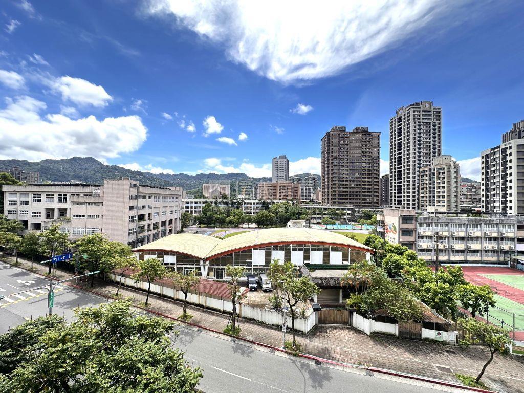 木柵國小捷運挑高美居房屋室內格局與周邊環境