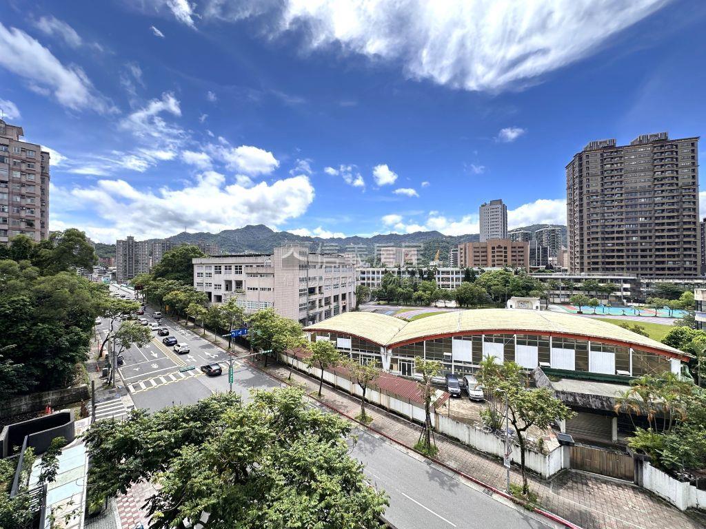 木柵國小捷運挑高美居房屋室內格局與周邊環境