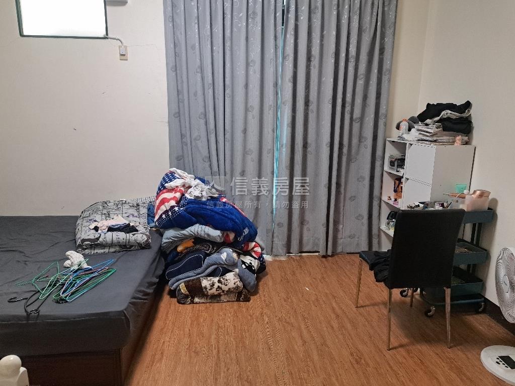 學區旁臨路車庫品味緻美墅房屋室內格局與周邊環境
