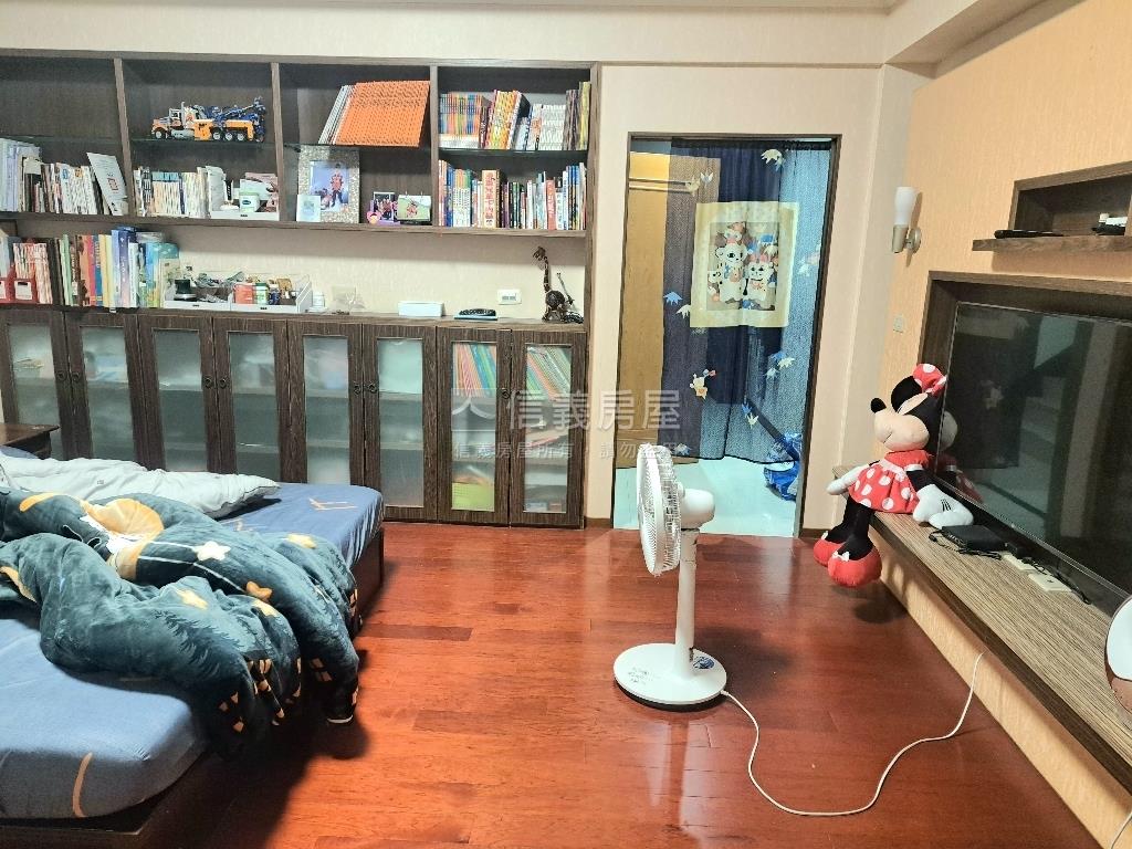 學區旁臨路車庫品味緻美墅房屋室內格局與周邊環境