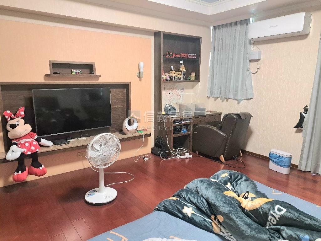 學區旁臨路車庫品味緻美墅房屋室內格局與周邊環境