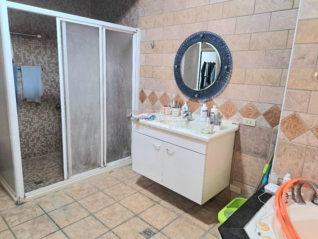 學區旁臨路車庫品味緻美墅房屋室內格局與周邊環境