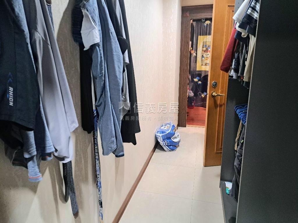 學區旁臨路車庫品味緻美墅房屋室內格局與周邊環境