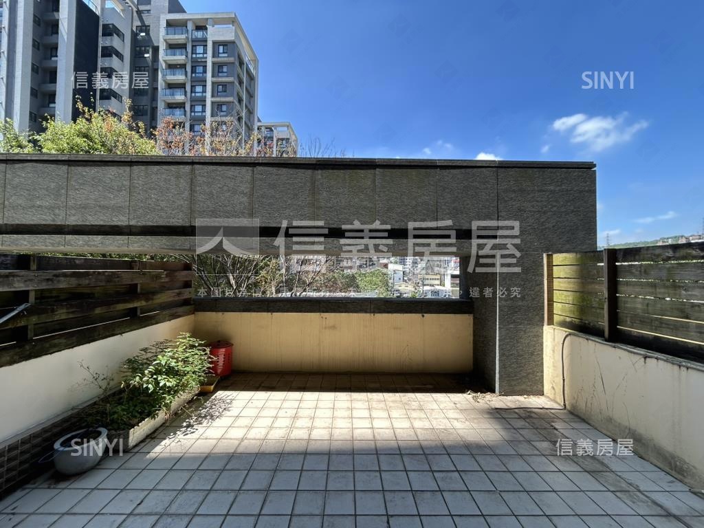 正北興路雙線道漂亮金店面房屋室內格局與周邊環境