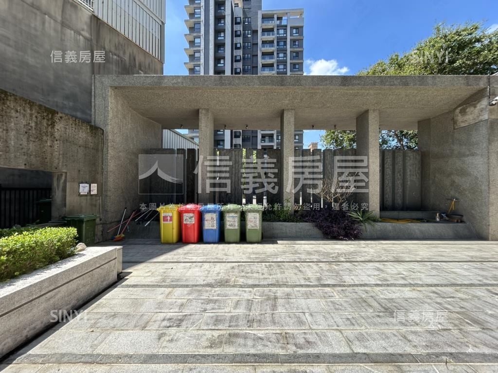 正北興路雙線道漂亮金店面房屋室內格局與周邊環境