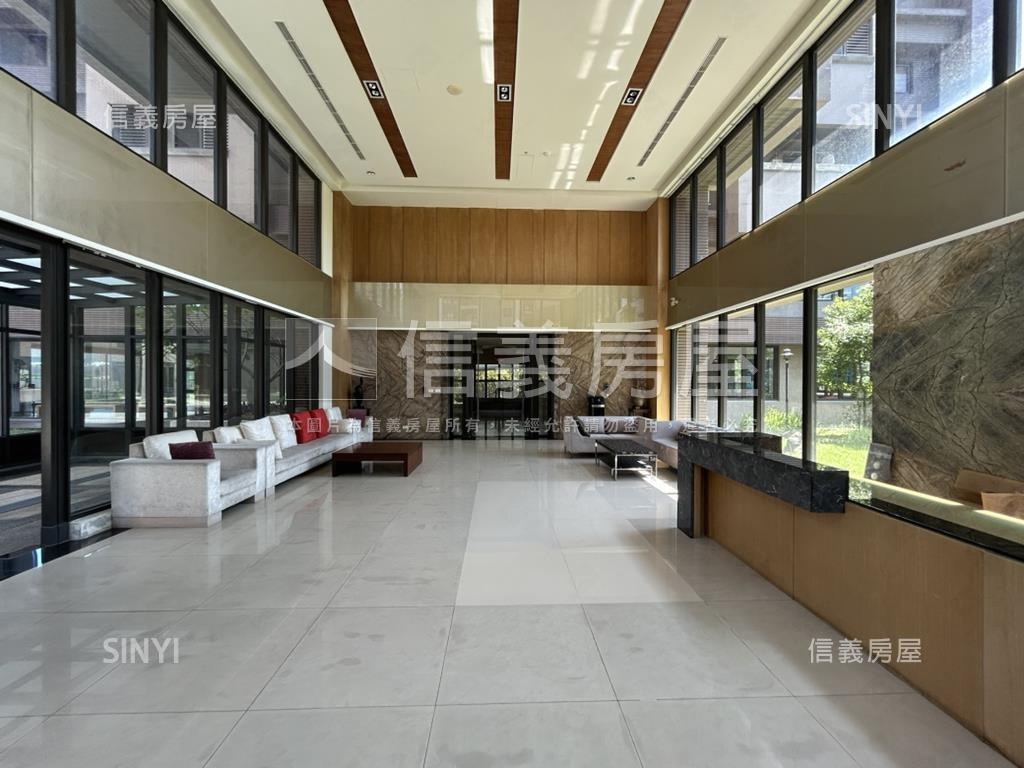 正北興路雙線道漂亮金店面房屋室內格局與周邊環境