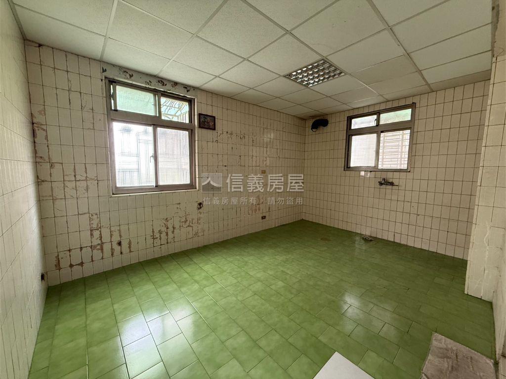 仁政街一層一戶景觀公寓房屋室內格局與周邊環境