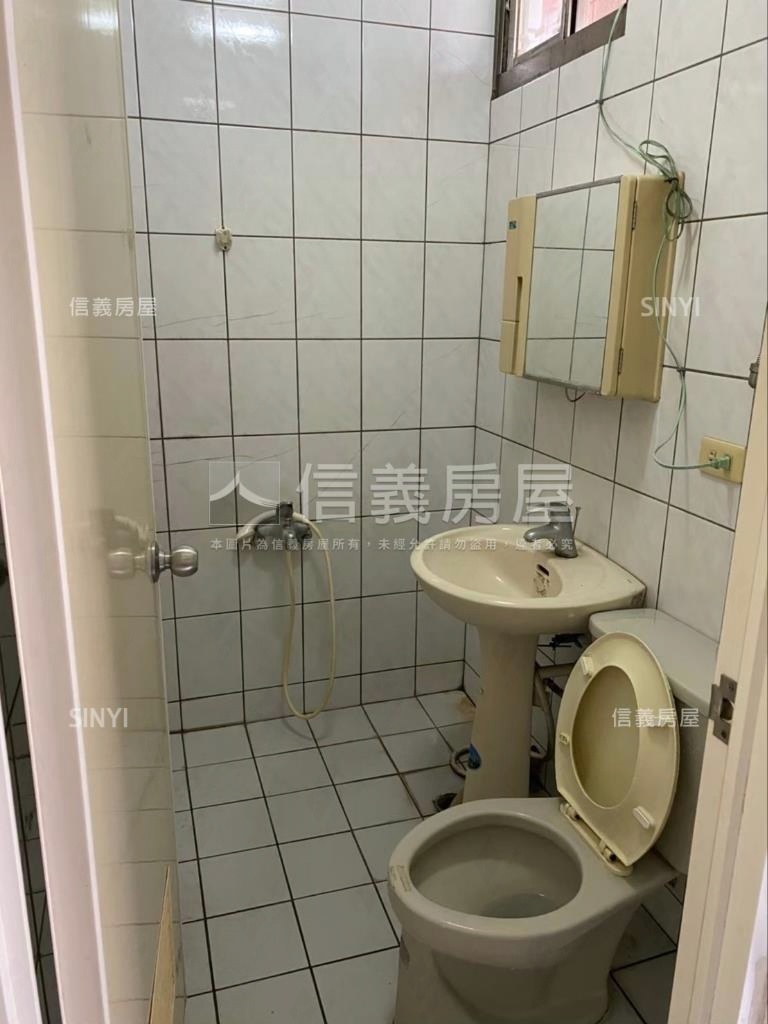 勤益科大收租套房Ａ房屋室內格局與周邊環境