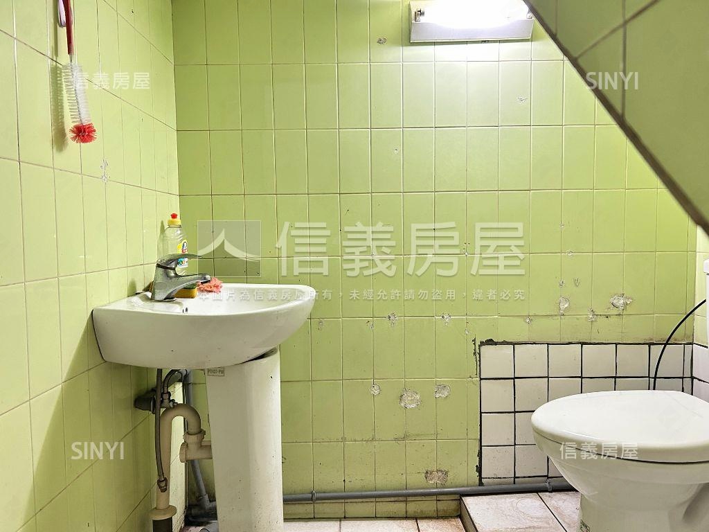 低總價精華商圈收租透天房屋室內格局與周邊環境