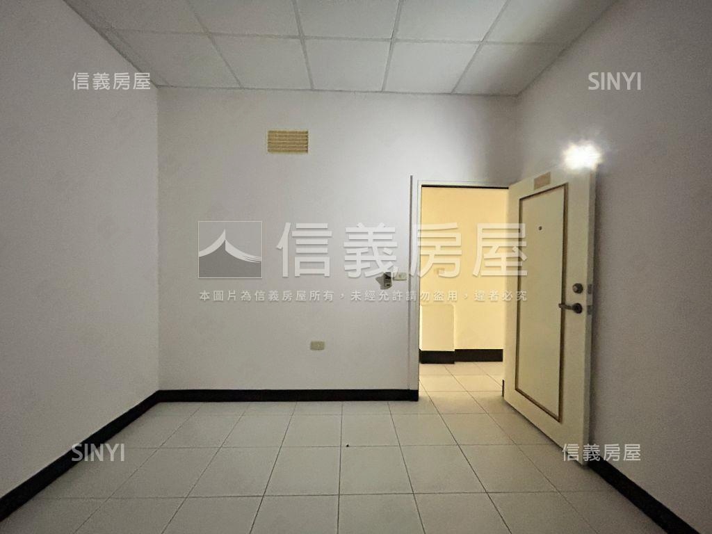 低總價精華商圈收租透天房屋室內格局與周邊環境