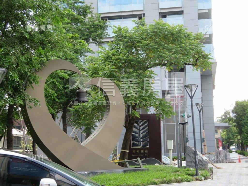 稀有釋出近美術館臨路透天房屋室內格局與周邊環境