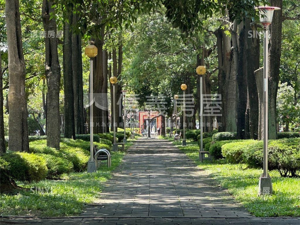 稀有釋出近美術館臨路透天房屋室內格局與周邊環境