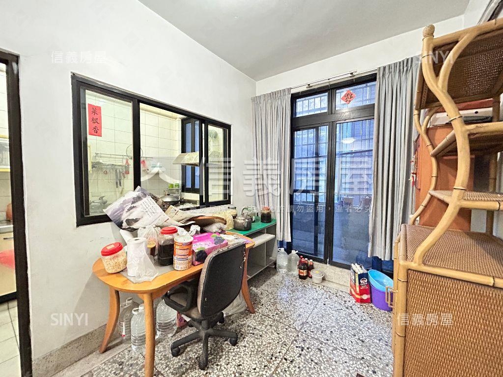 稀有釋出近美術館臨路透天房屋室內格局與周邊環境