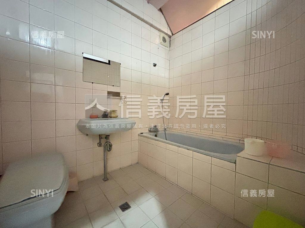 稀有釋出近美術館臨路透天房屋室內格局與周邊環境