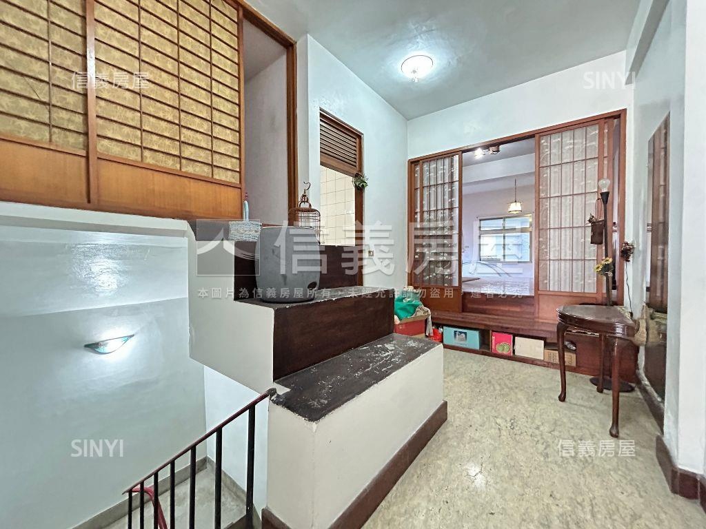 稀有釋出近美術館臨路透天房屋室內格局與周邊環境