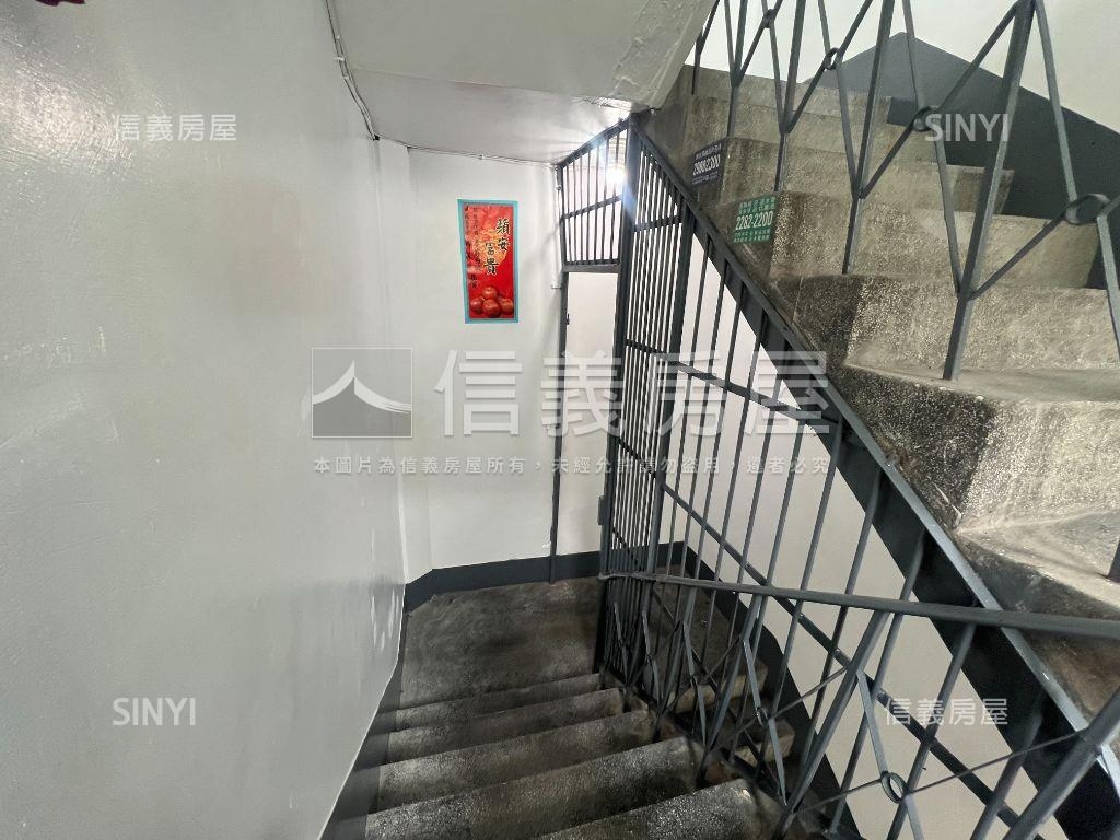 三和捷運溫馨頂加房屋室內格局與周邊環境