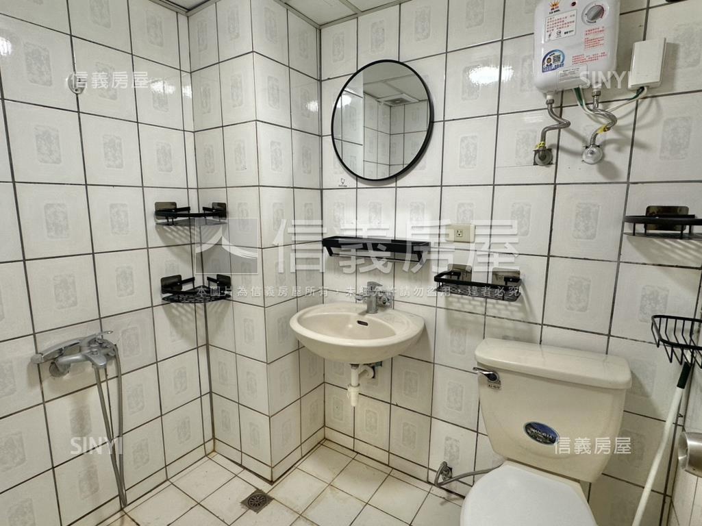 西屯逢甲商圈電梯套房房屋室內格局與周邊環境