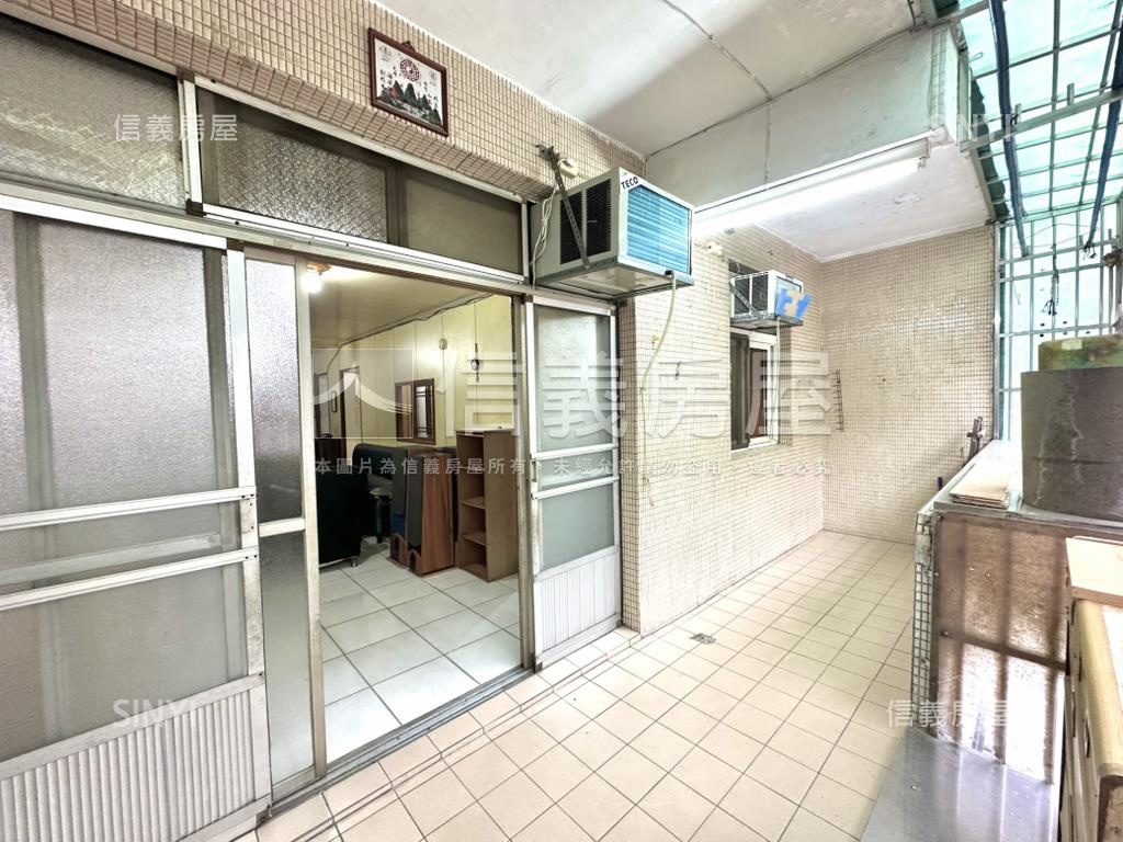 熱鬧的鳳鳴重劃區三樓公寓房屋室內格局與周邊環境