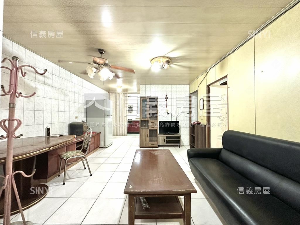 熱鬧的鳳鳴重劃區三樓公寓房屋室內格局與周邊環境