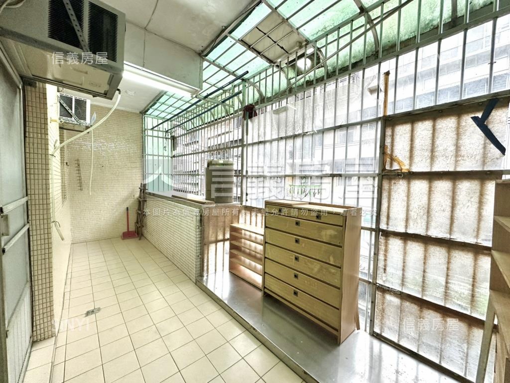 熱鬧的鳳鳴重劃區三樓公寓房屋室內格局與周邊環境