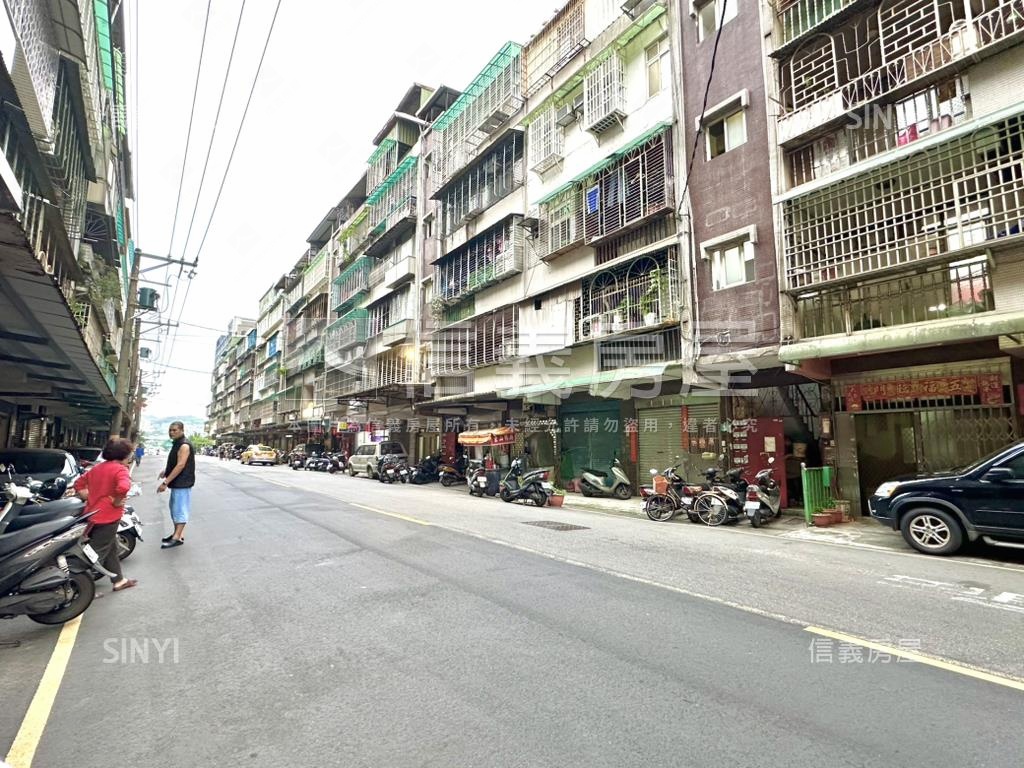 熱鬧的鳳鳴重劃區三樓公寓房屋室內格局與周邊環境