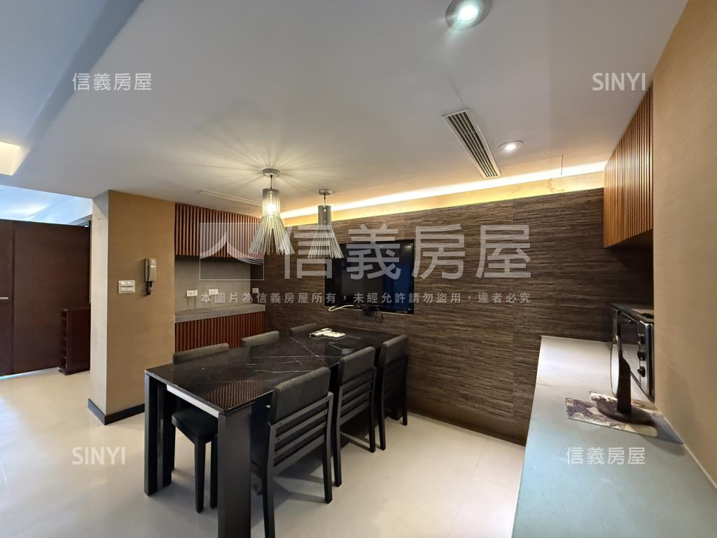 稀有國泰面公園靜巷雙併房屋室內格局與周邊環境