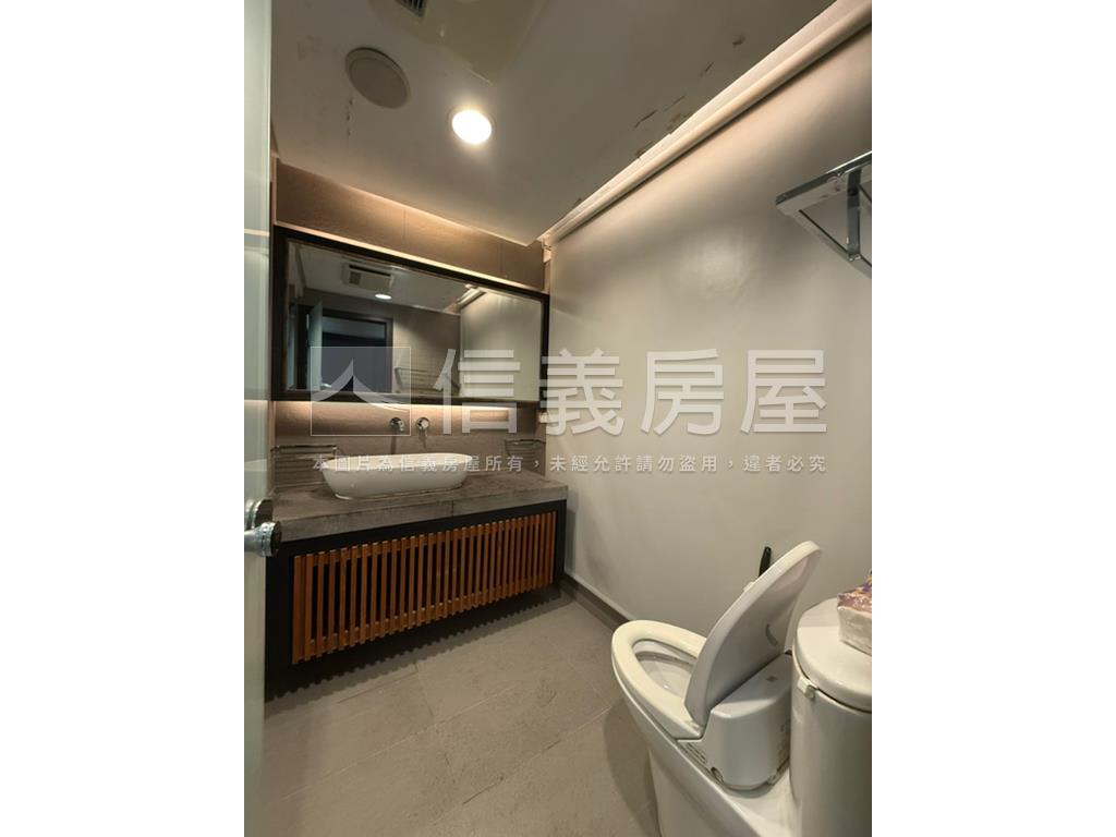 稀有國泰面公園靜巷雙併房屋室內格局與周邊環境