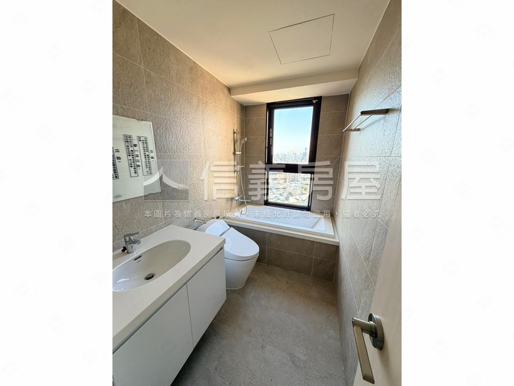 浩瀚森之道面園道三房平車房屋室內格局與周邊環境