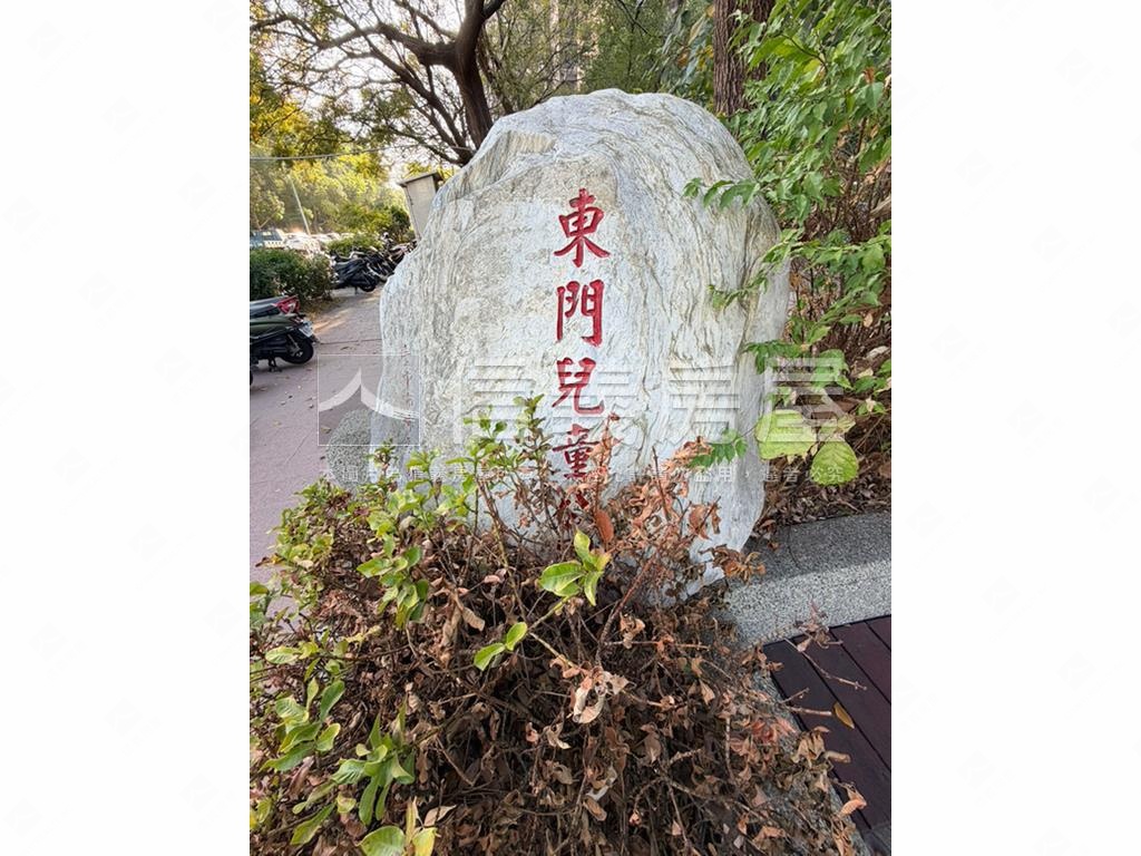 浩瀚森之道面園道三房平車房屋室內格局與周邊環境