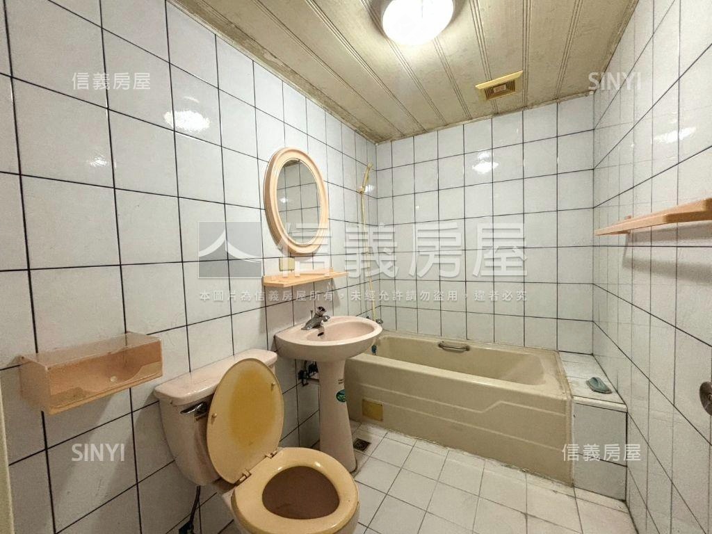近仁雄商圈低總透天房屋室內格局與周邊環境