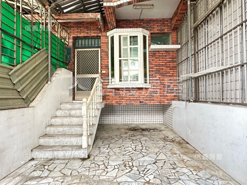 近仁雄商圈低總透天房屋室內格局與周邊環境