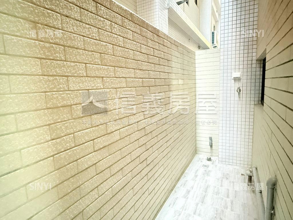 全新雙車別墅前院停車房屋室內格局與周邊環境