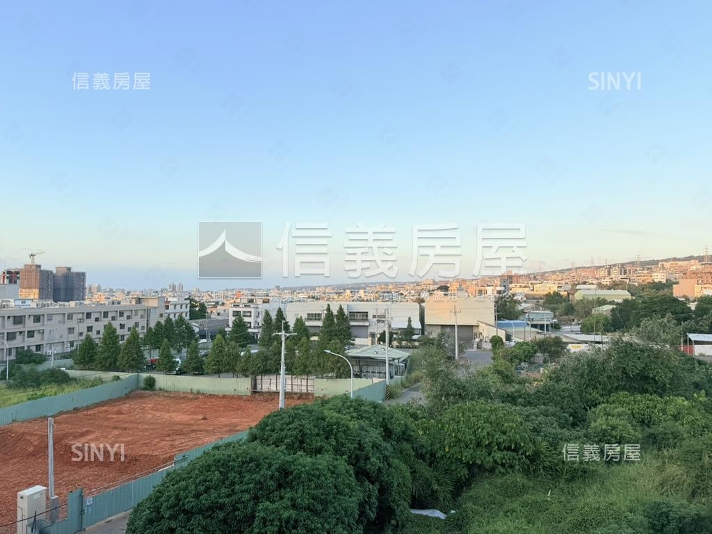 全新雙車別墅前院停車房屋室內格局與周邊環境