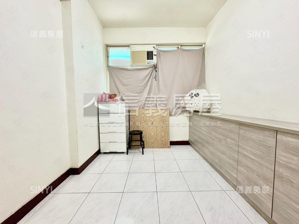 新埔捷運。公寓三樓房屋室內格局與周邊環境