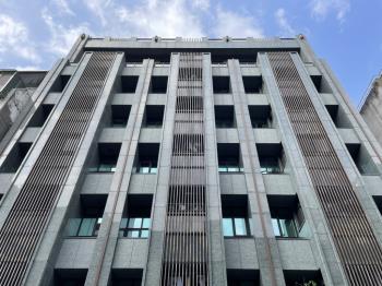 松江路電梯附車位