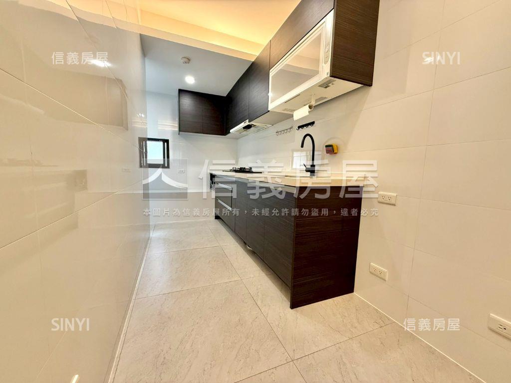 專任中興路簡約機能美寓房屋室內格局與周邊環境