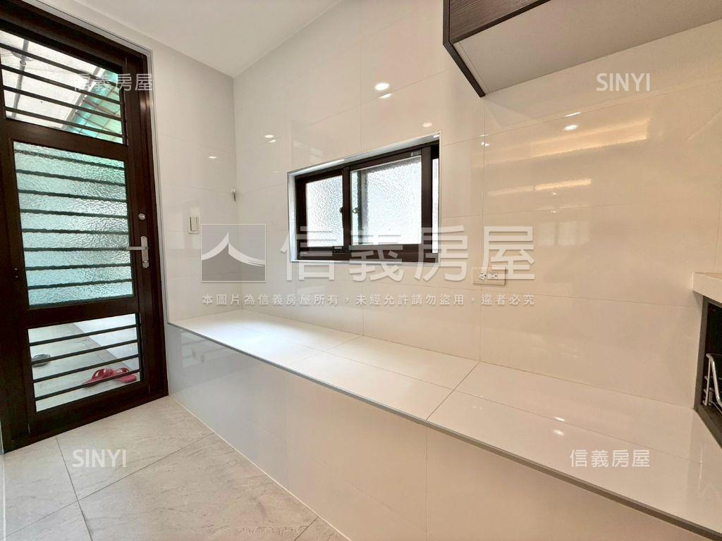 專任中興路簡約機能美寓房屋室內格局與周邊環境