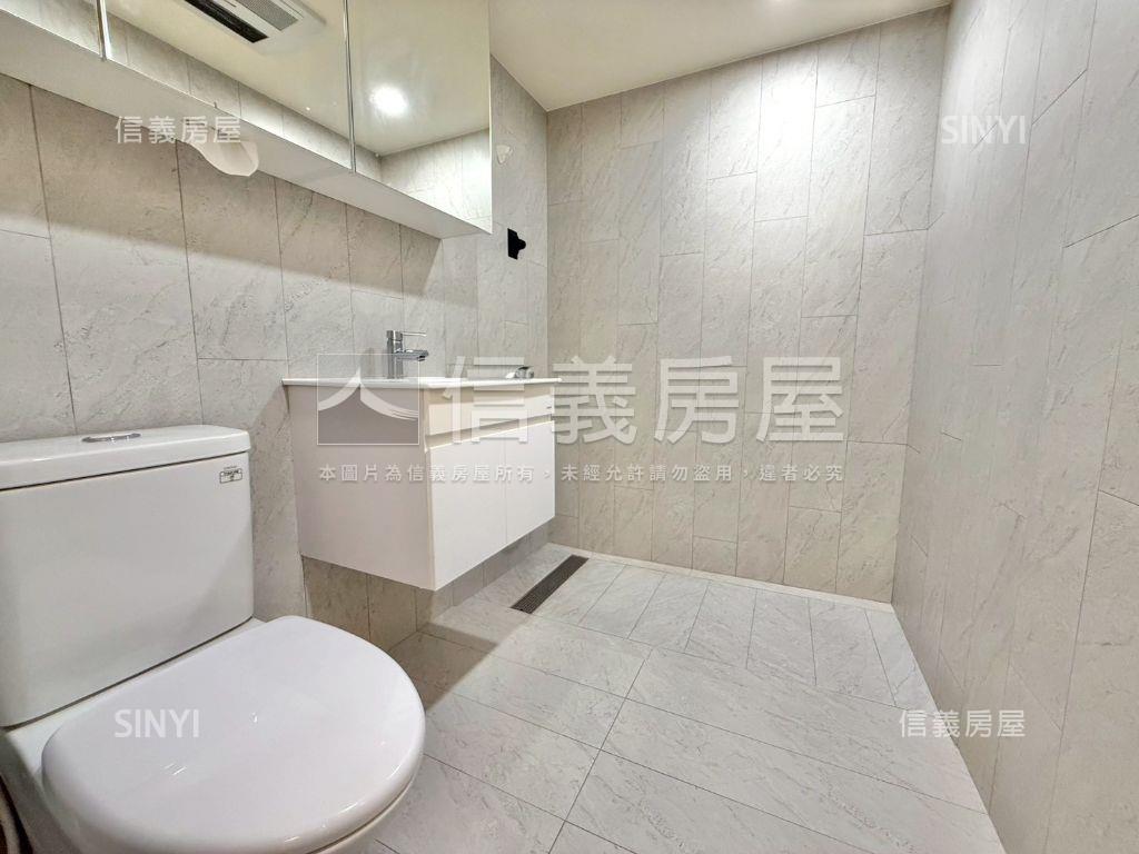 專任中興路簡約機能美寓房屋室內格局與周邊環境