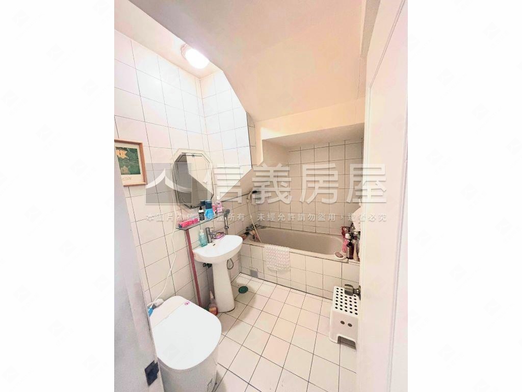 稀有河景樓中樓房屋室內格局與周邊環境