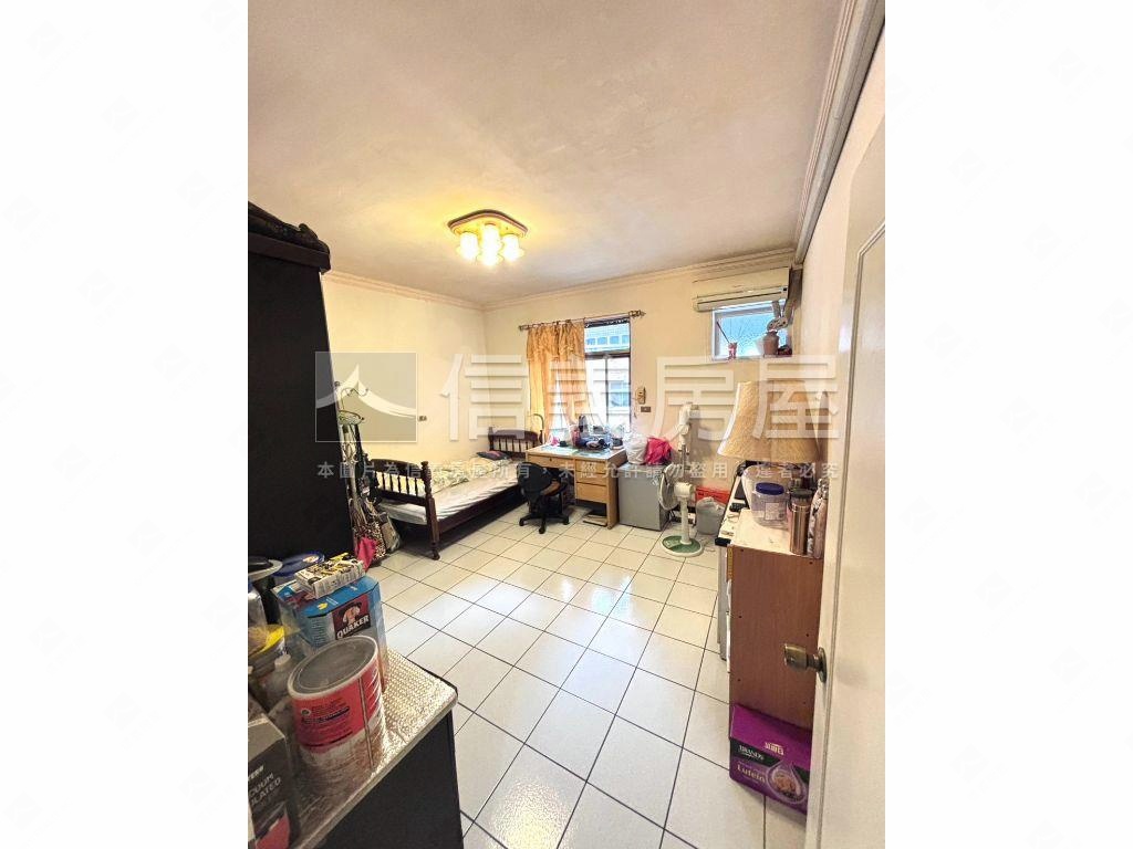 稀有河景樓中樓房屋室內格局與周邊環境