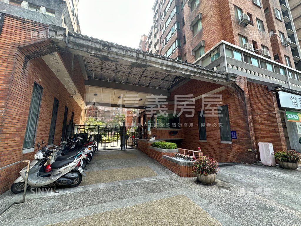 文化二路公園金店面房屋室內格局與周邊環境